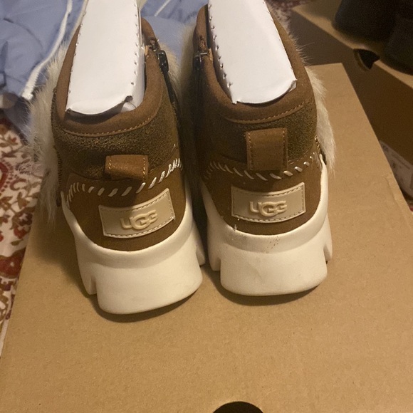 Ugg boots , size 5 - Picture 3 of 7